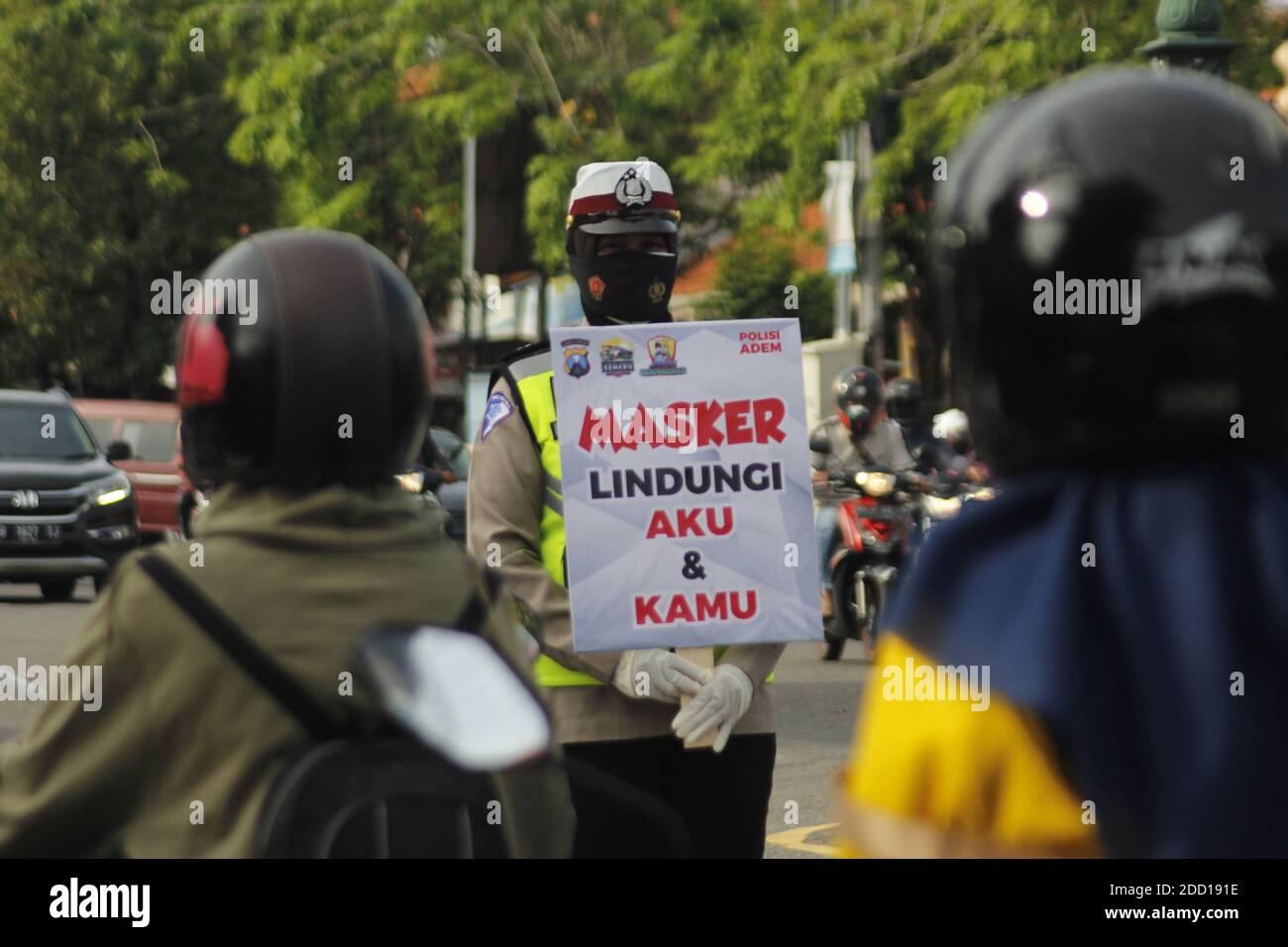 Madiun, Indonesia. 26th Oct, 2020. A number of Madiun Resort Police personnel continue to socialize health protocols for the prevention of the corona virus or Covid-19 in the Semeru 2020 zebra operation. Some of these personnel carry posters that read 'Don't forget to wash your hands regularly with running water and soap and masks protect me and you'. (Photo by Ajun Ally/Pacific Press/Sipa USA) Credit: Sipa USA/Alamy Live News Stock Photo