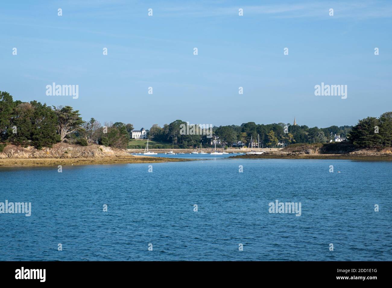 A chateau and boats moored at an island in The Golfe du Morbihan - Gulf of Morbihan - Brittany, France Stock Photo