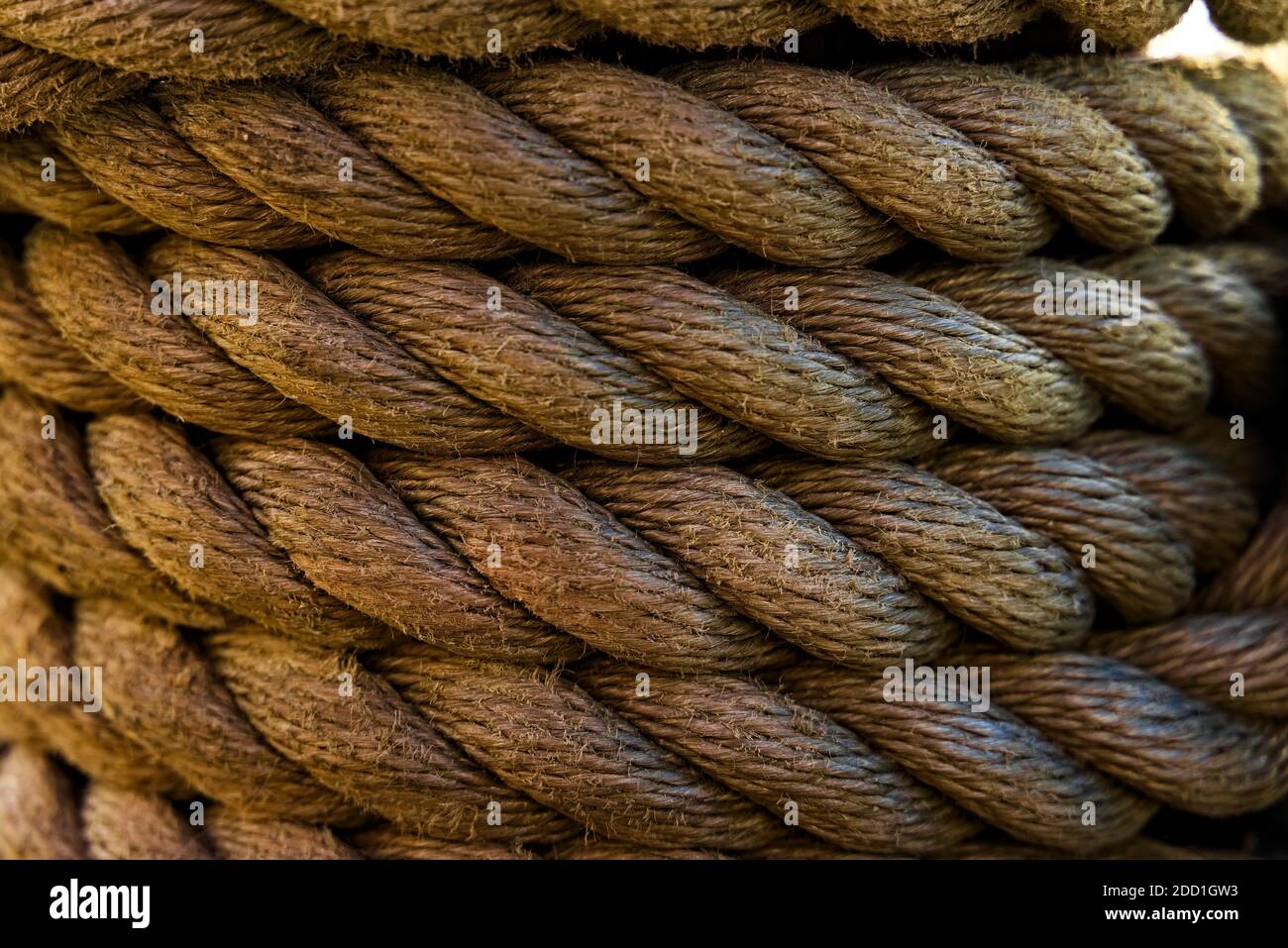 https://c8.alamy.com/comp/2DD1GW3/close-up-of-thick-marine-grade-hemp-rope-coiled-in-multiple-layers-2DD1GW3.jpg