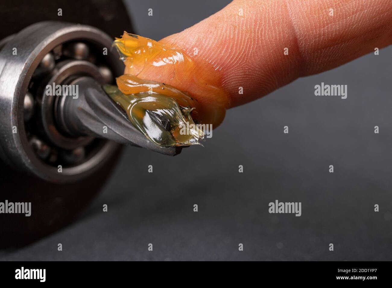 Grease lubrication of the bearing and the pin of the electric rotor. Service work of engine