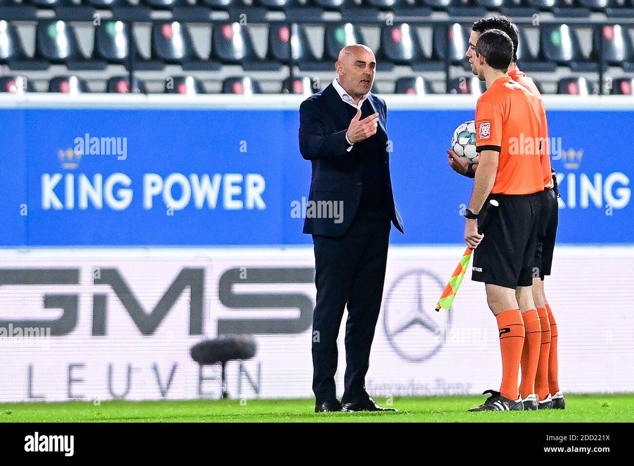 STVV's head coach Kevin Muscat pictured talking to the referees after a  soccer match between OHL Oud-Heverlee - Leuven and Sint-Truidense VV,  Monday 2 Stock Photo - Alamy