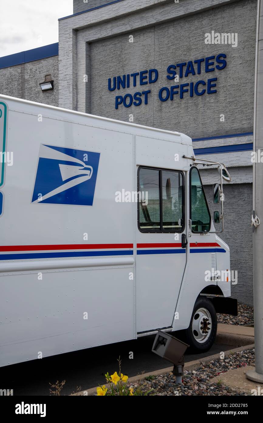 Mail truck hires stock photography and images Alamy