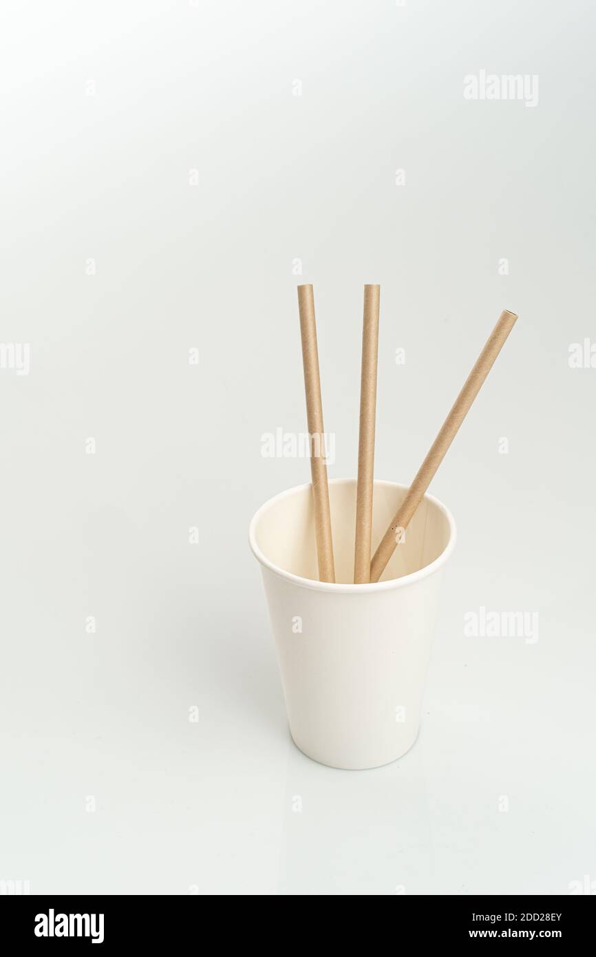 https://c8.alamy.com/comp/2DD28EY/bamboo-drinking-straws-with-zero-waste-ecological-concept-concept-zero-waste-selective-focus-copy-space-white-background-2DD28EY.jpg