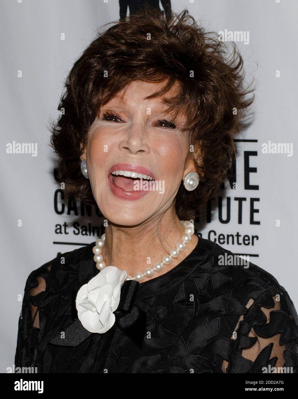 Mary collins hi-res stock photography and images - Page 2 - Alamy, image size:1039x1390