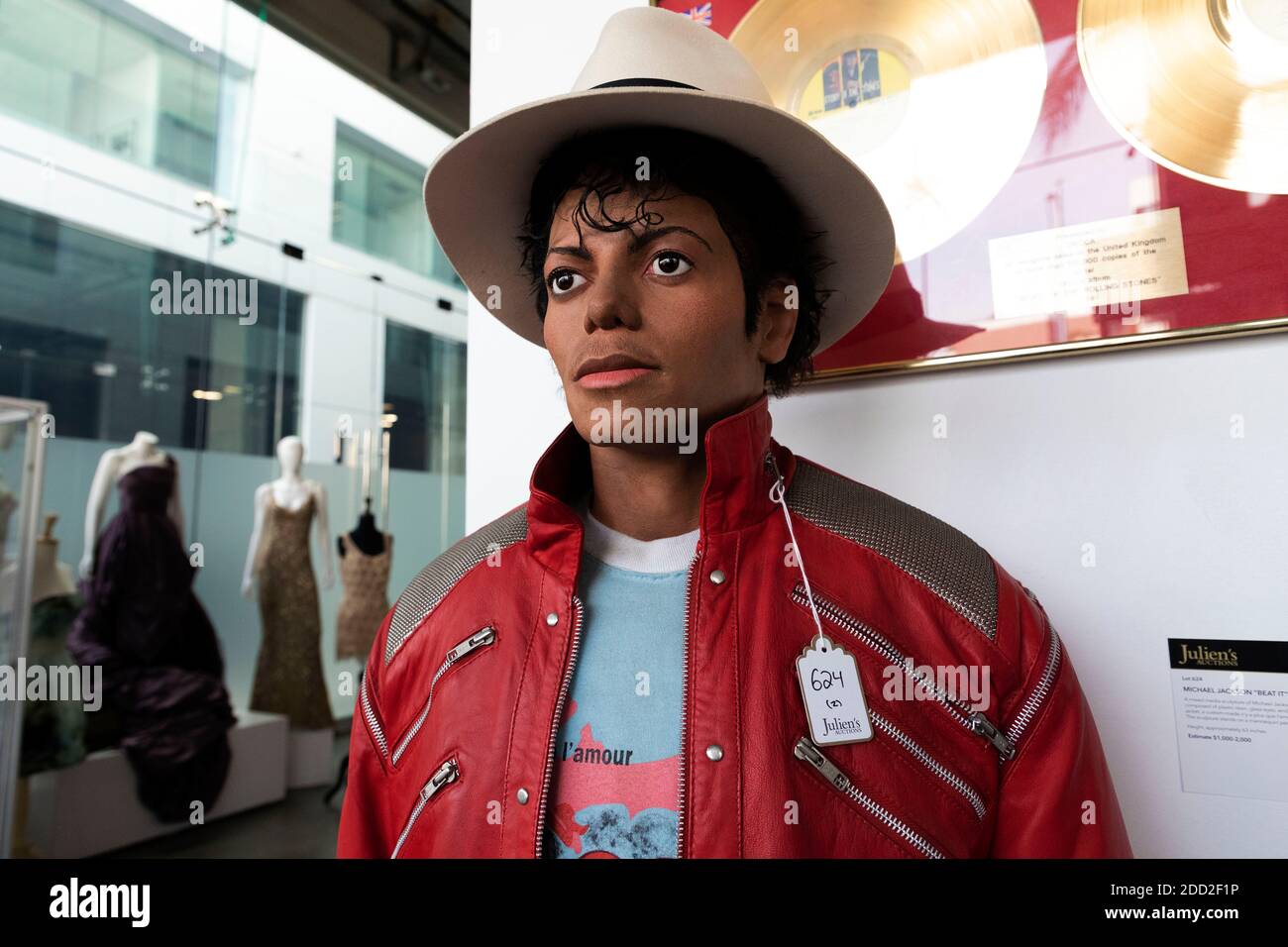 Michael jackson beat it t shirt amour hot sale