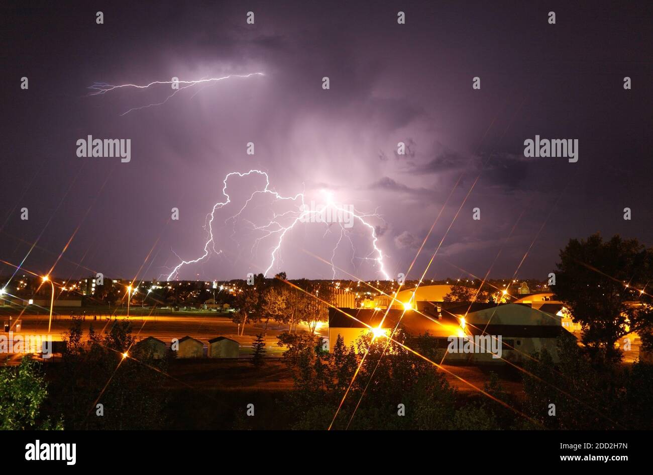 Lightning strikes building hi-res stock photography and images - Alamy