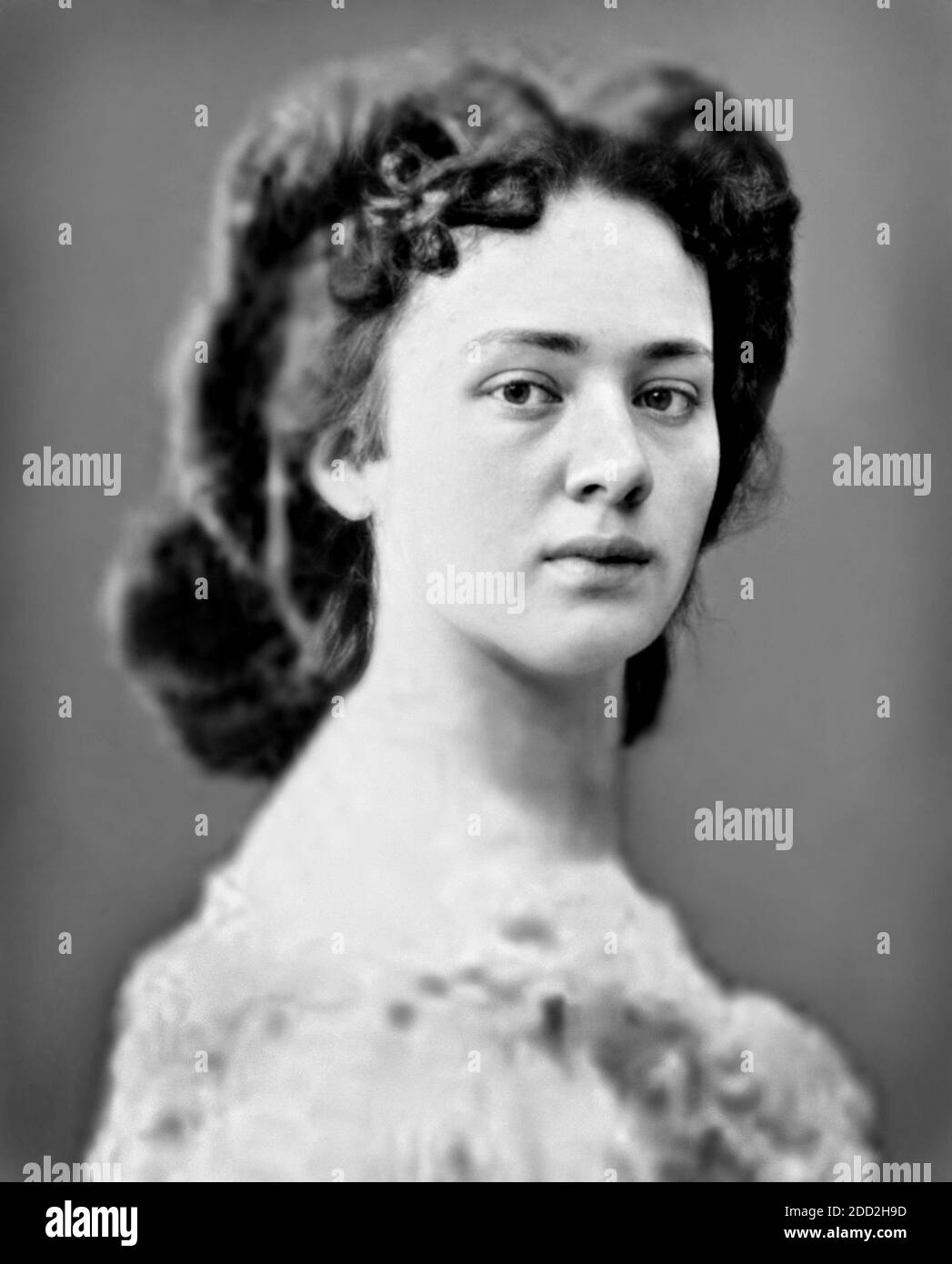 1860 ca. , AUSTRIA : The Baroness Bertha Felicie Sophie von Suttner ( 1843 - 1914 ), born Countess Kinsky in Prague ,  Nobel winner prize for the PEACE in 1905 . Unknown photographer .- HISTORY -  foto storiche - foto storica  - PREMIO NOBEL PER LA PACE - portrait - ritratto  - hat - cappello - AUSTRIA - pacifismo - pacifista  --- Archivio GBB Stock Photo