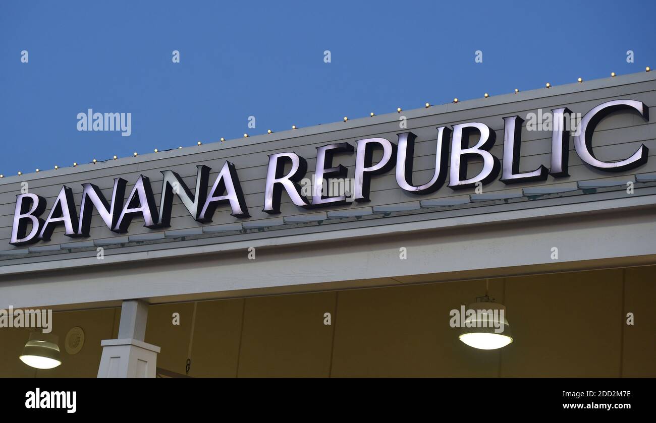Rehoboth, United States. 14th Nov, 2020. A Banana Republic logo seen at