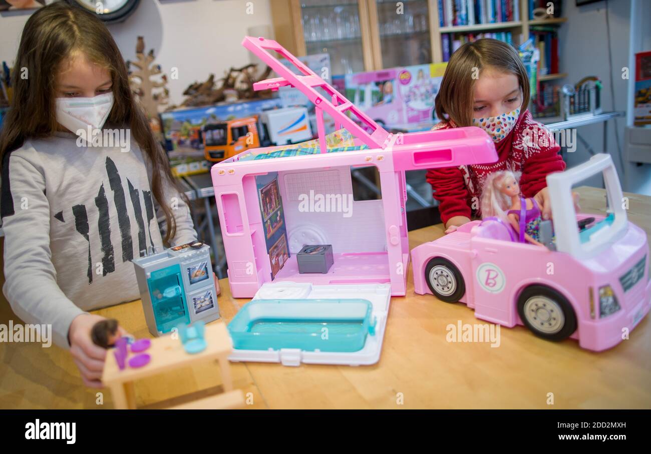 Cadolzburg, Germany. 23rd Nov, 2020. Nina (l) and Lena play with the Barbie  3-in-1 Super Adventure Camper from Mattel. The toy belongs to the list of  the "Top 10 Toys 2020" published