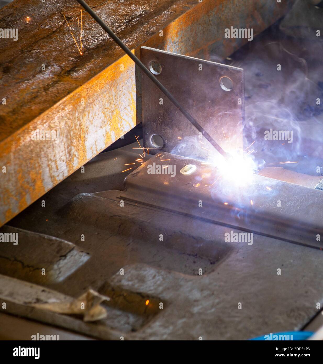 Closeup image of Arc Welding two pieces of steel during construction Stock Photo Alamy
