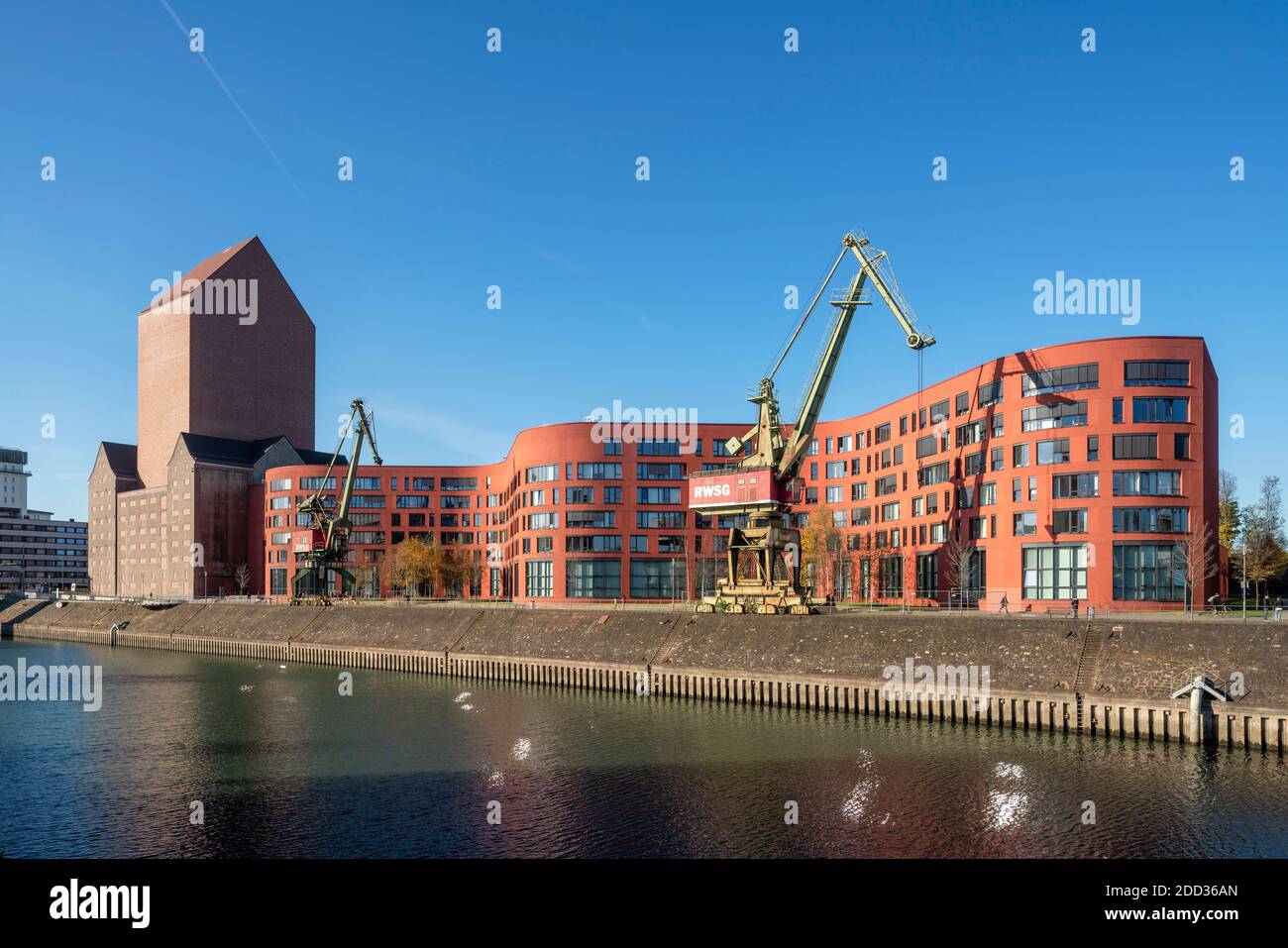 Duisburg, Innenhafen, Landesarchiv Nordrhein-Westfalen, 2010-2013 von den Architekten Ortner & Ortner erbaut. Umbau eines historischen Speichers zum M Stock Photo