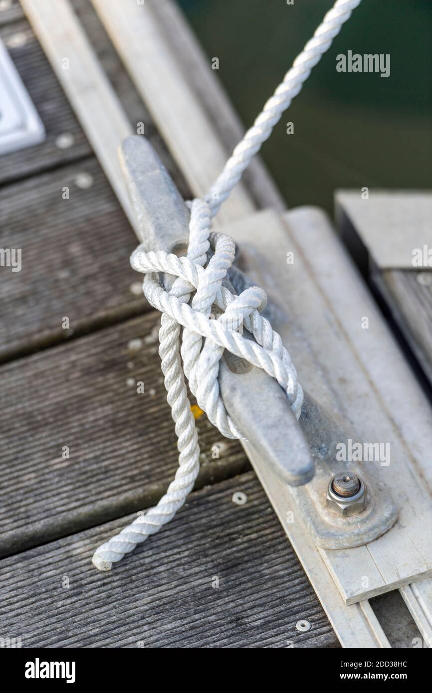 Mooring rope knot hires stock photography and images Alamy