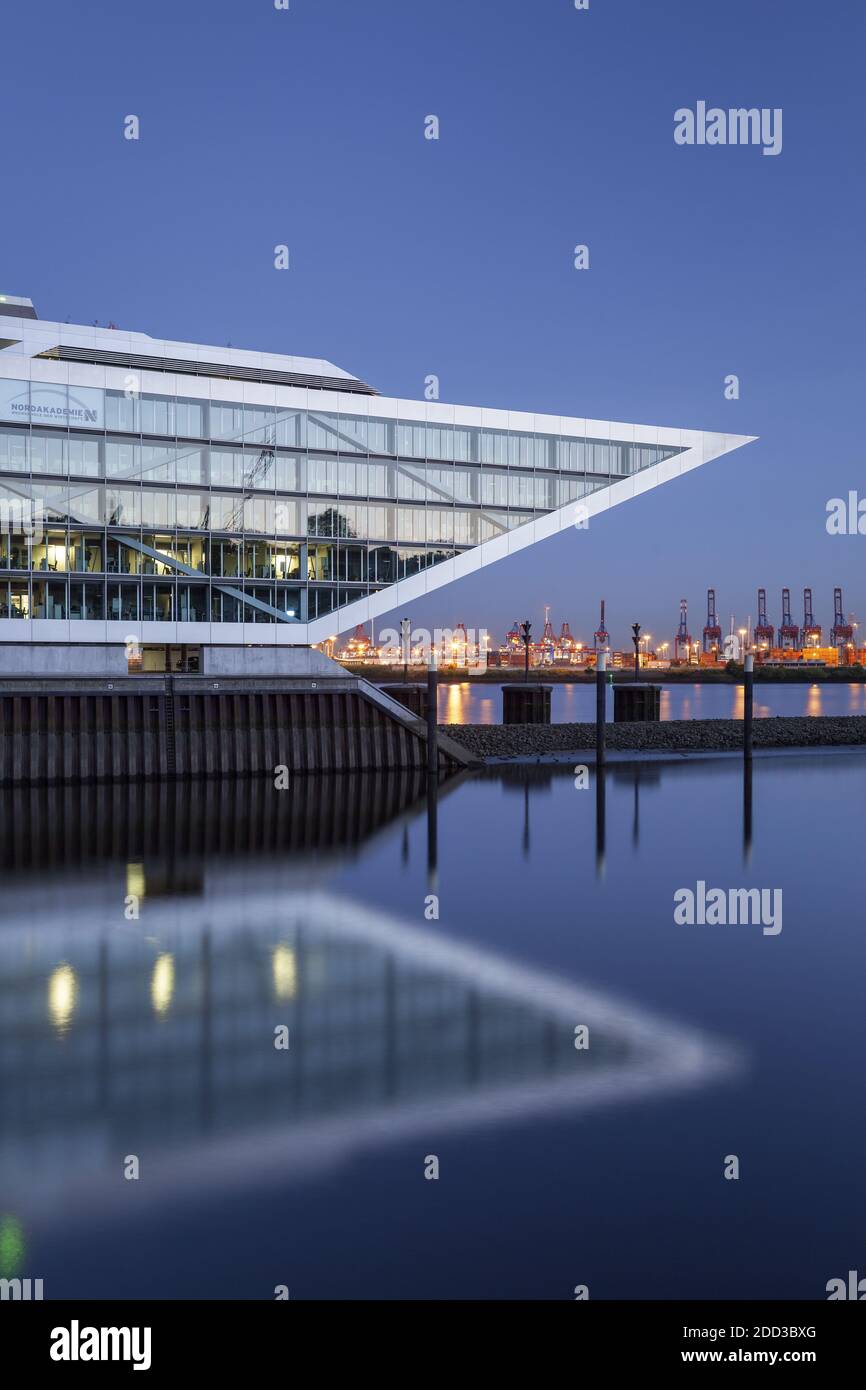 Hamburg offices hi-res stock photography and images - Alamy