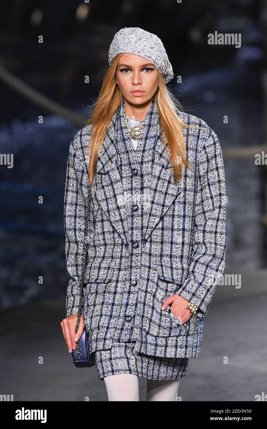 Stella Maxwell Walks The Runway During The Chanel Cruise 2018/2019  Collection At Le Grand Palais On May 3, 2018 In Paris, France. Photo By  Laurent Zabulon/Abacapress.Com Stock Photo - Alamy