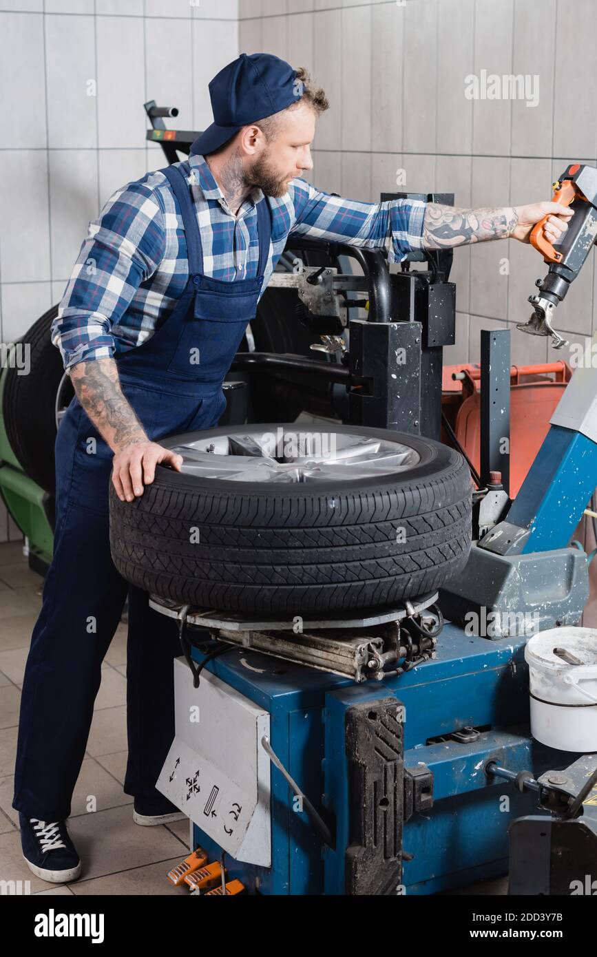 Tattooed mechanic hi-res stock photography and images - Alamy