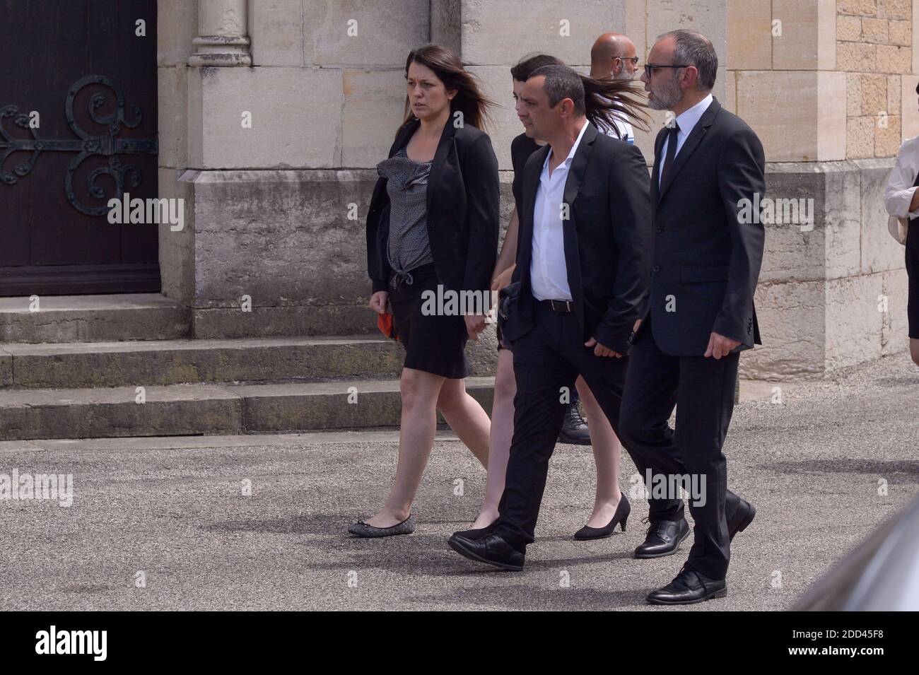 Mother, Dad and Sister at funeral ceremony of Maelys de Araujo, 9 years