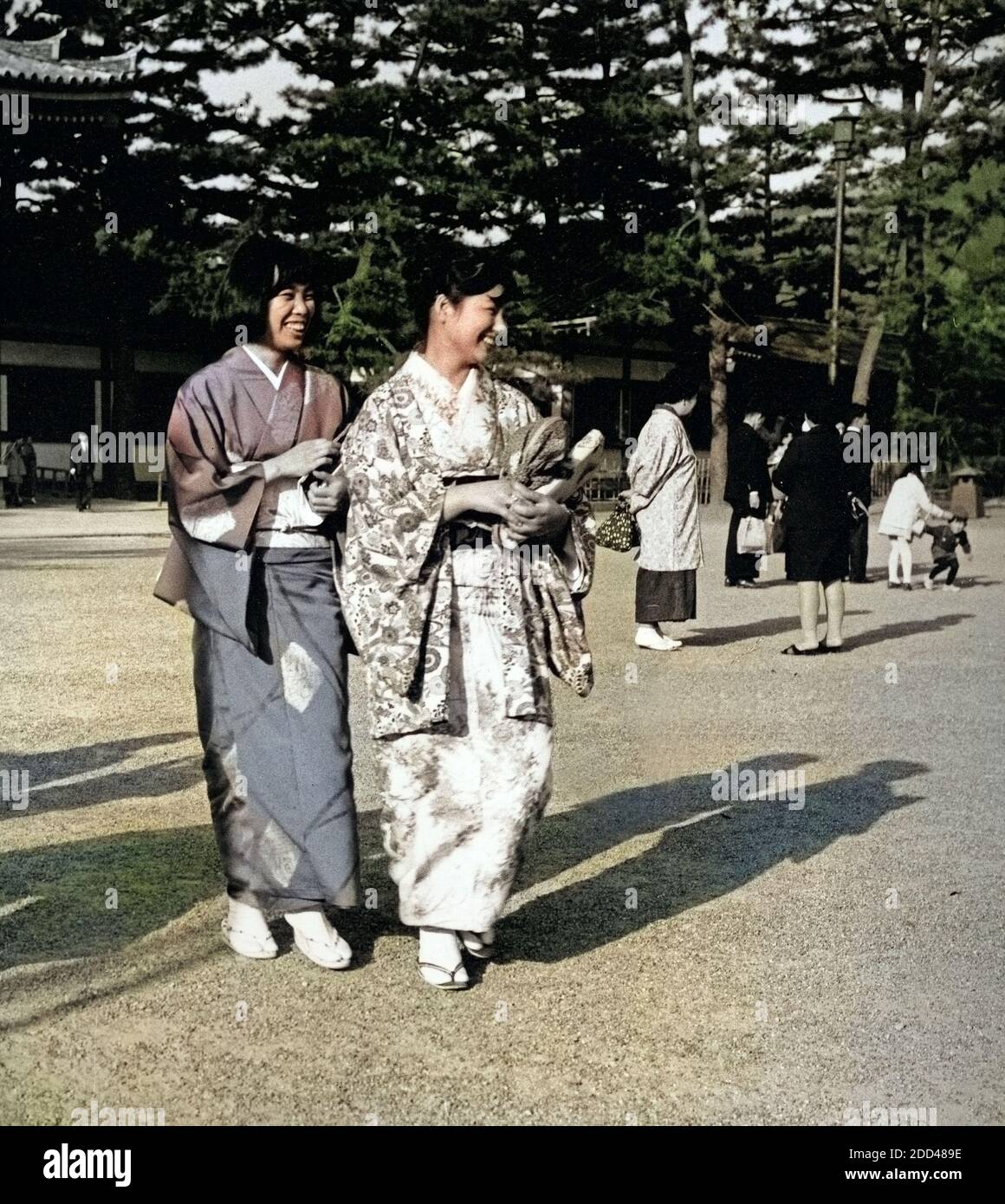 Zwei Frauen im traditionellen Kimono in Jaopan, 1960er Jahre