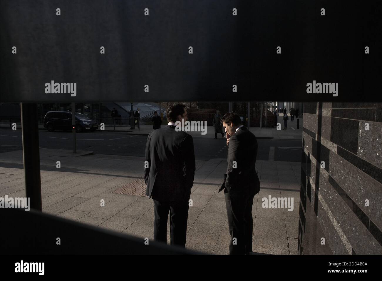 GREAT BRITAIN / England /Canary Wharf/Workers take a cigarette break outside the Bank. Bank employees during cigarette break. Stock Photo