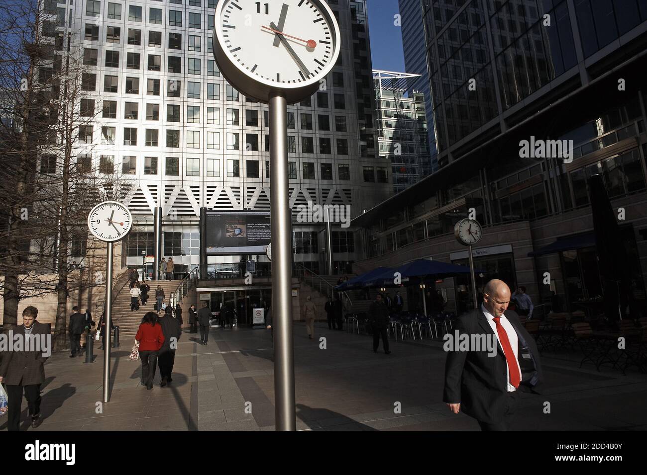 Businesspeople in Canary Wharf, the new financial centre in the Docklands of London , United Kingdom. Stock Photo
