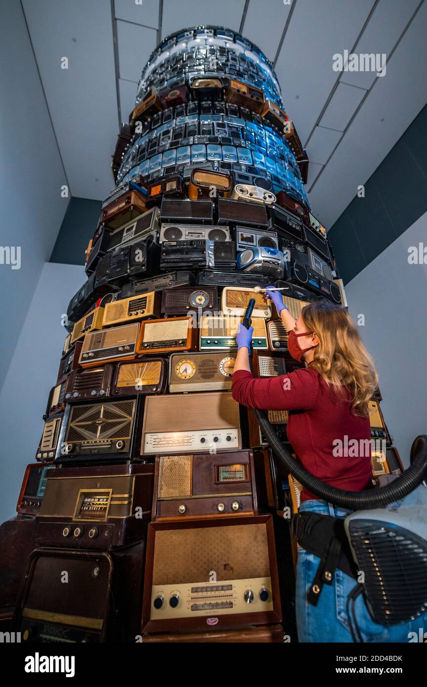 London, UK. 24th Nov, 2020. Cildo Meireles' towering sculptural ...