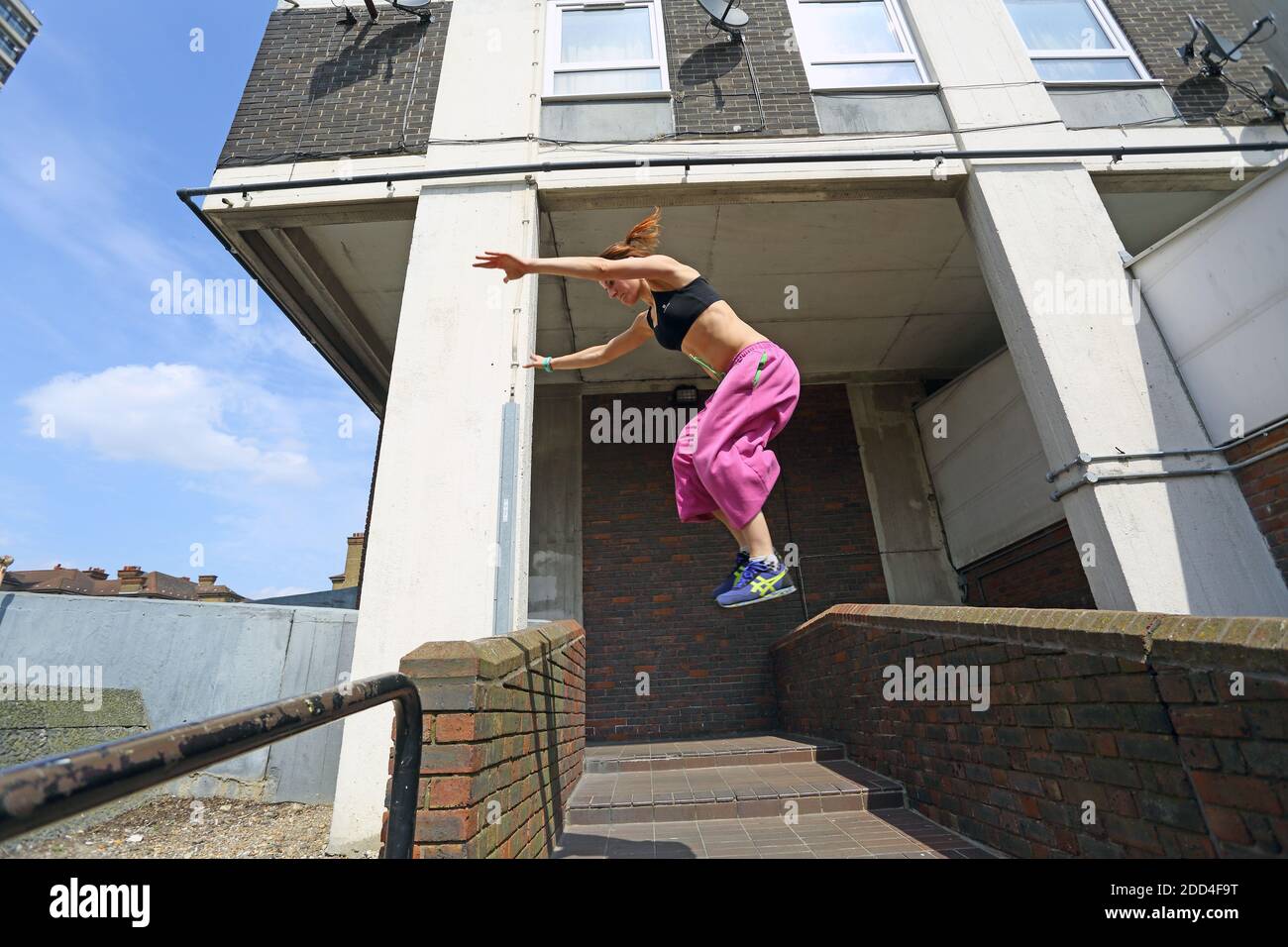 GREAT BRITAIN /London / Free runner perform parkour stunts in concrete ...