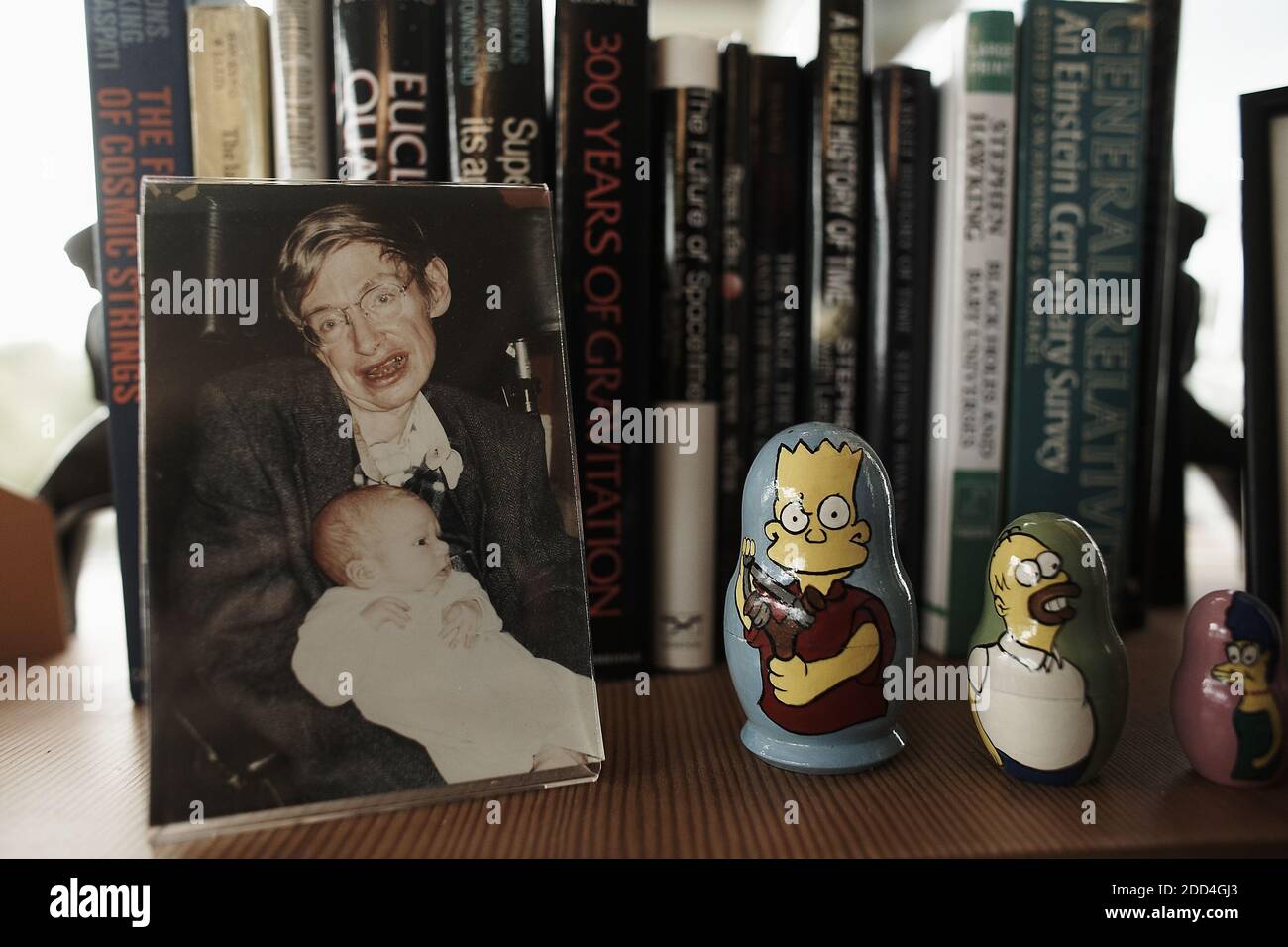 GREAT BRITAIN /Cambridge/Prof. Stephen Hawking's displaying photo of holding his baby daughter with toys ot the Simpsons in his office at Cambridge University Stock Photo