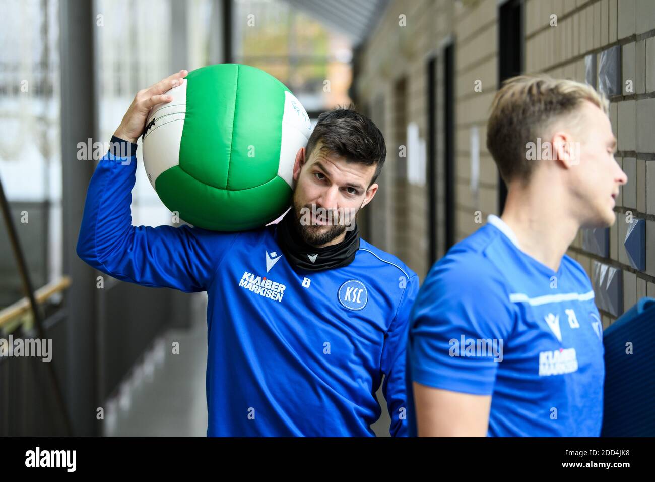 Karlsruhe, Deutschland. 24th Nov, 2020. After strength training, circuit training, strength circles, the players leave the hall. Jerome Gondorf (KSC). GES/Football/2. Bundesliga: Karlsruher SC - Training, 11/24/2020 Football/Soccer: 2. Bundesliga: KSC Training, Karlsruhe, November 24, 2020 | usage worldwide Credit: dpa/Alamy Live News Stock Photo