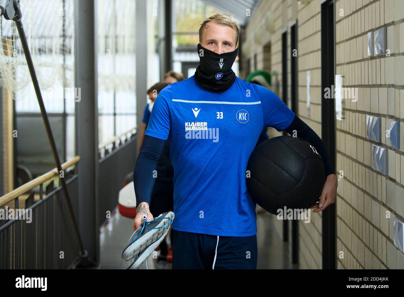 Karlsruhe, Deutschland. 24th Nov, 2020. After strength training, circuit training, strength circles, the players leave the hall. Philipp Hofmann (KSC). GES/Football/2. Bundesliga: Karlsruher SC - Training, 11/24/2020 Football/Soccer: 2. Bundesliga: KSC Training, Karlsruhe, November 24, 2020 | usage worldwide Credit: dpa/Alamy Live News Stock Photo