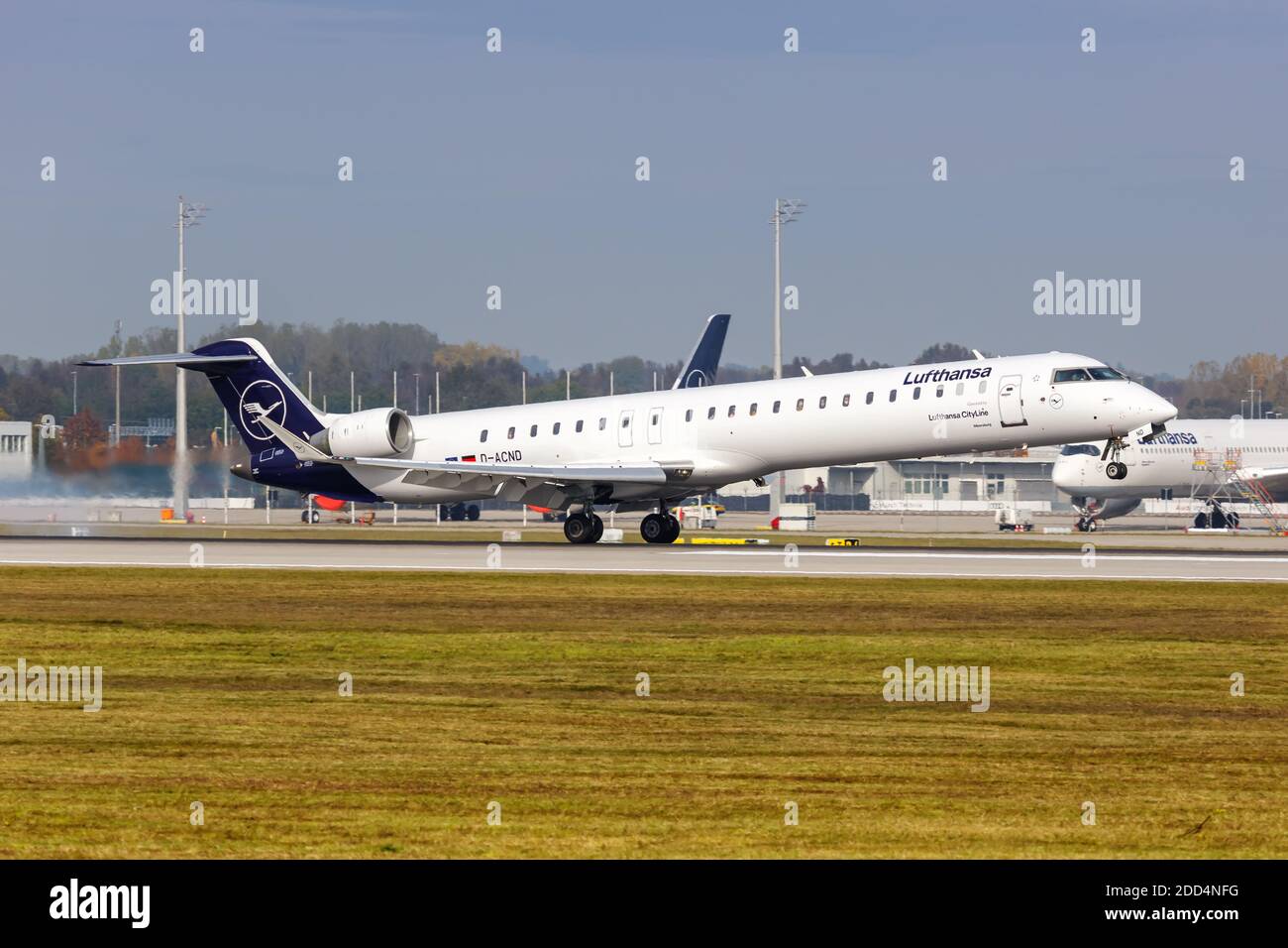Bombardier crj900 hi-res stock photography and images - Alamy