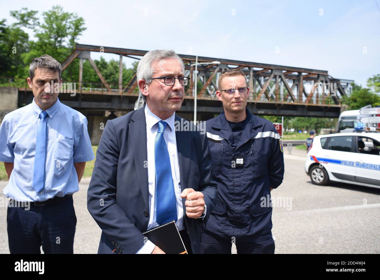 Genaral Secretary of Great Est Region, Yves Seguy speaks to the press after the explosion of the grain reserve Silostra (sillot grains), in Strasbourg, France, on June 6, 2018. Photo by Nicolas Roses/ABACAPRESS.COM Stock Photo