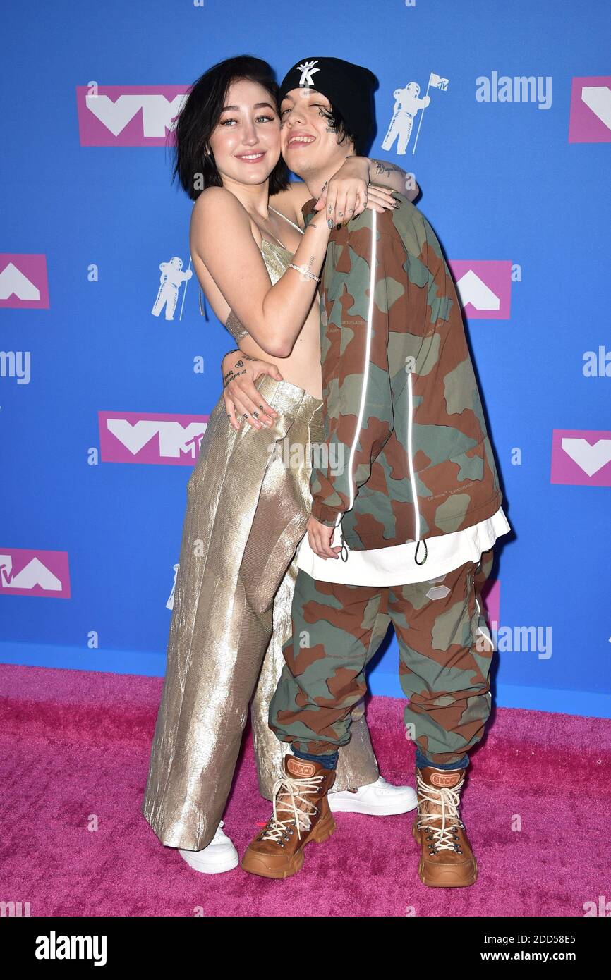 Noah cyrus lil xan hires stock photography and images Alamy(02)