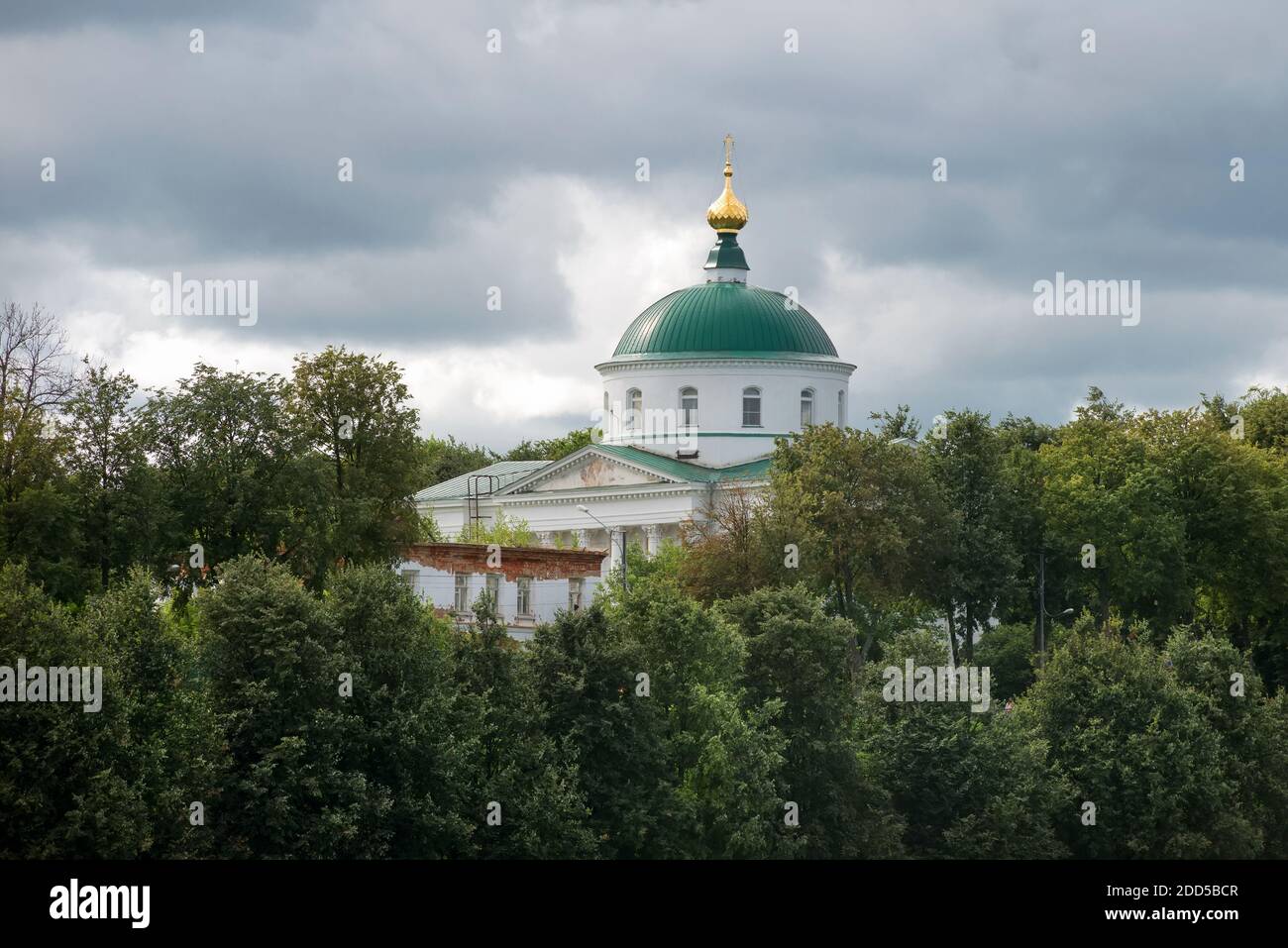 Yaroslavl, Russia - August 14, 2020: View of the Church of Elijah the Prophet and Tikhon, Bishop of Amafuntsky from the Volga River on a summer evenin Stock Photo