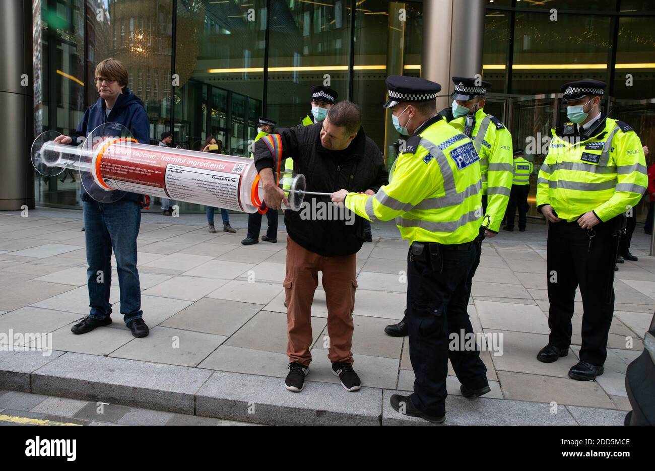London, UK. 24th Nov, 2020. Anti Vaccine protest. Piers Corbyn and other anti-vaccine protesters outside the Bill and Melinda Gates Foundation European HQ in Victoria Street. Credit: Mark Thomas/Alamy Live News Stock Photo