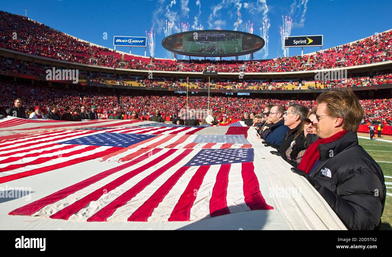 Fans fill Arrowhead Stadium before an NFL football game between the Kansas  City Chiefs and the Denver Broncos Sunday, Nov. 13, 2011, in Kansas City,  Mo. (AP Photo/Charlie Riedel Stock Photo - Alamy