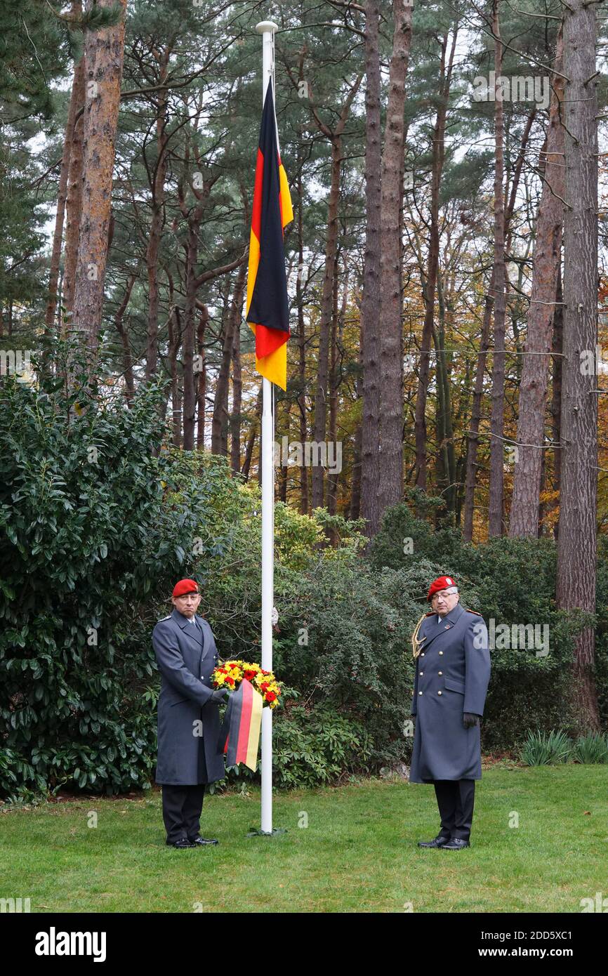 German Embassy Defence Attaches prepare for an Armistice Service of Remembrance at Brookwood Military Cemetery Stock Photo