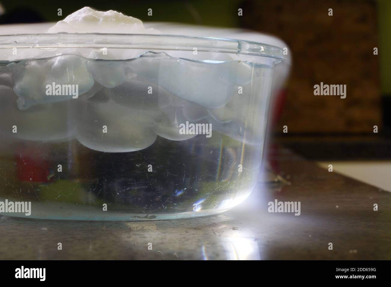 Dry Ice in a Bowl of Water Stock Photo - Alamy