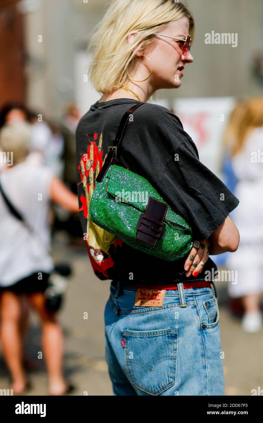 Street style, Marianne Theodorsen arriving at Holzweiler spring summer 2019 ready-to-wear show held at The Plant Raffinnaderivej in Copenhagen, Denmark, on August 8th, 2018. Photo by Marie-Paola Bertrand-Hillion/ABACAPRESS.COM Stock - Alamy