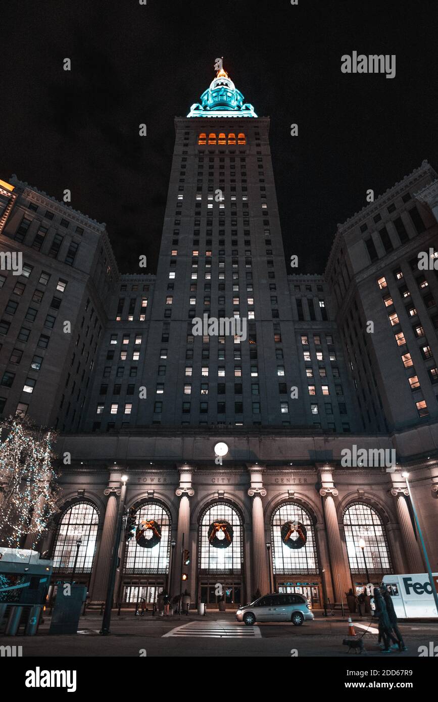 Extended tower lights hires stock photography and images Alamy