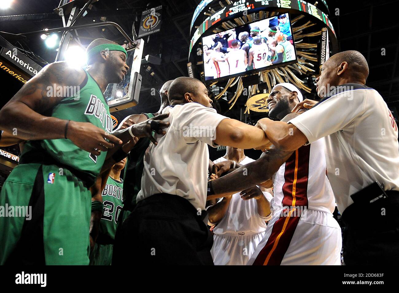 Lebron James Celtics Hi Res Stock Photography And Images Alamy Lebron James Celtics Hi Res Stock Photography And Images Alamy