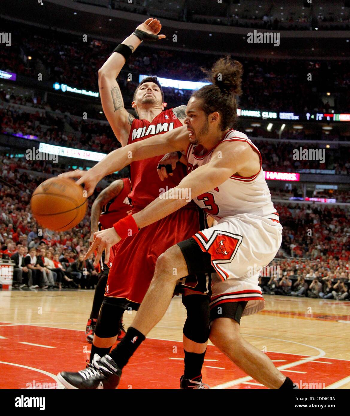 NO FILM, NO VIDEO, NO TV, NO DOCUMENTARY - Chicago Bulls center Joakim Noah (13) passes the ball past Miami Heat shooting guard Mike Miller (13) during the first half in Game 2 of the NBA Basketball Eastern Conference finals at the United Center in Chicago, IL, USA on May 18, 2011. Miami won 85-75. Photo by Nuccio DiNuzzo/Chicago Tribune/MCT/ABACAPRESS.COM Stock Photo
