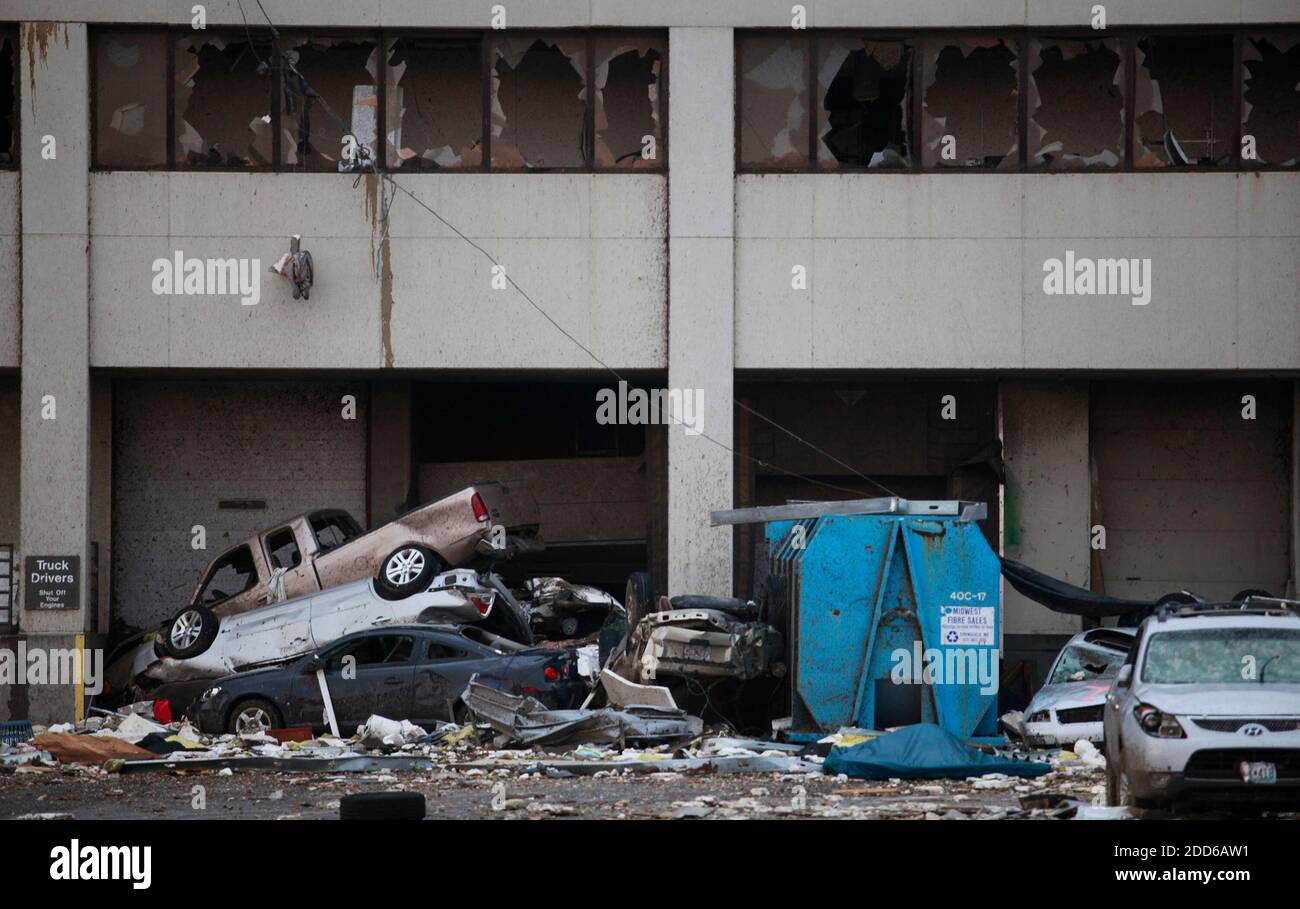 Joplin, missouri tornado hi-res stock photography and images - Page 4 -  Alamy, image size:1300x909