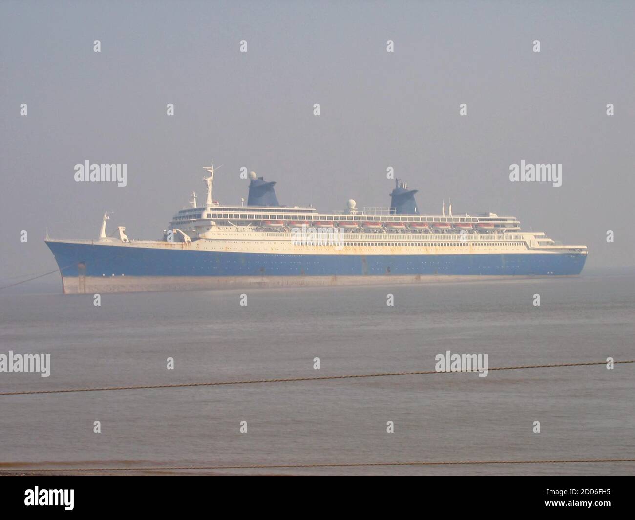 NO FILM, NO VIDEO, NO TV, NO DOCUMENTARY - The Blue Lady, formerly the SS Norway, (former last French liner France) has been run aground in shallow waters at the ship breaking yards in Alang, India, on November 8, 2006. Photo by Ken Moritsugu/MCT/ABACAPRESS.COM Stock Photo