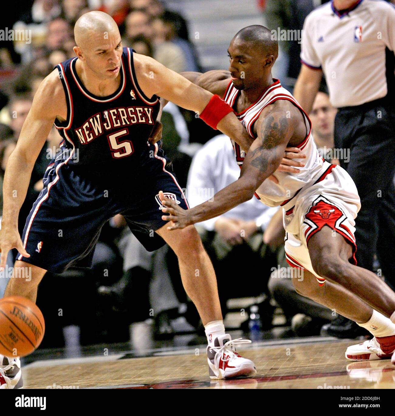 New Jersey Nets Jason Kidd (5) drives on Golden State Warriors Baron Davis  (L) in the first half at the Oracle Arena in Oakland, California on January  24, 2008. (UPI Photo/Terry Schmitt