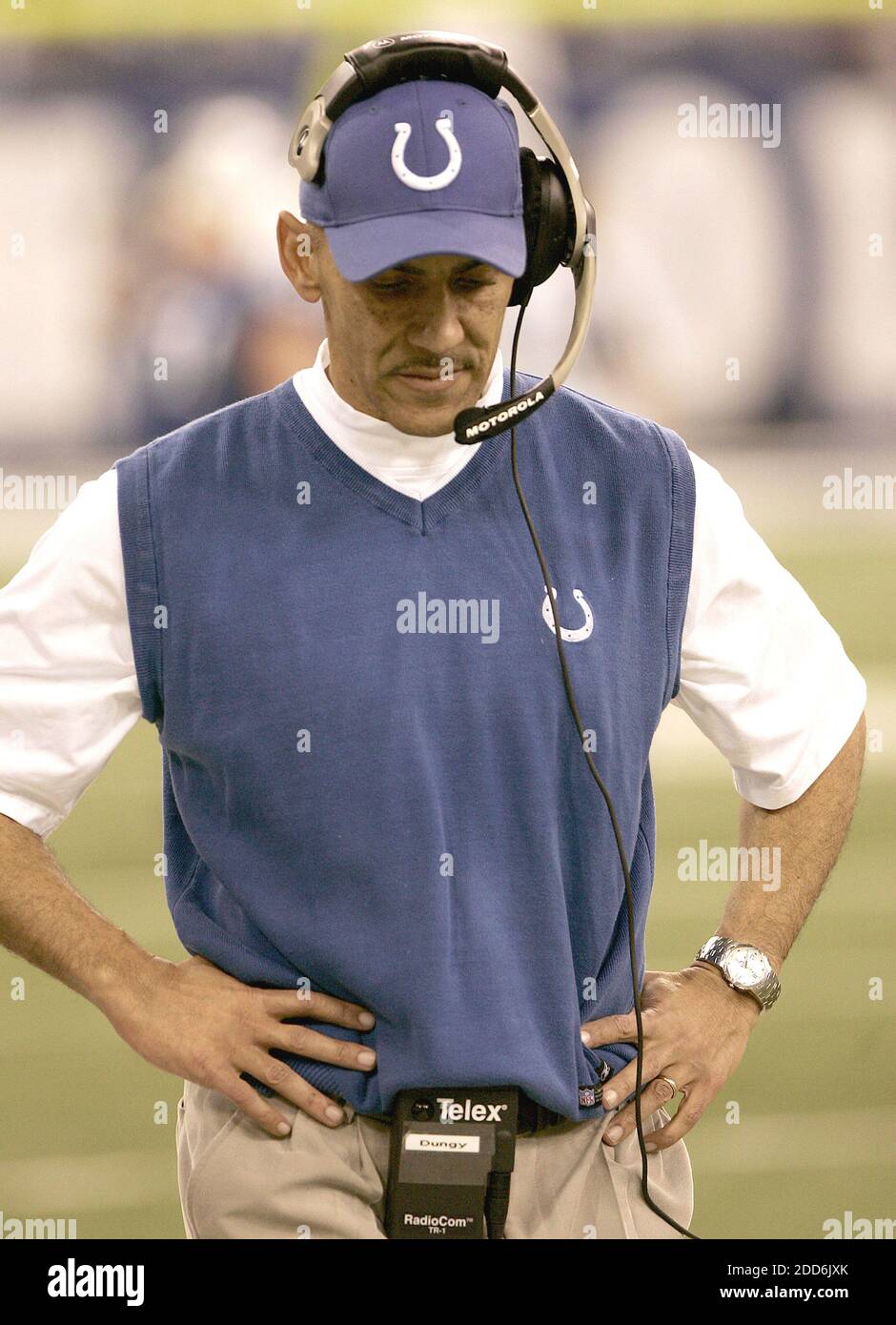 NO FILM, NO VIDEO, NO TV, NO DOCUMENTARY - Indianapolis Colts head coach  Tony Dungy raises the AFC Championship trophy after the Colts defeated the  New England Patriots 38-34 during the AFC