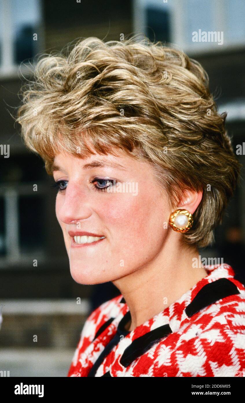 Princess Diana. Wearing a Moschino suit visited the National Hospital for Neurology and Neurosurgery to lay the foundation stone for the new wing, London. UK  26.03.1992 Stock Photo
