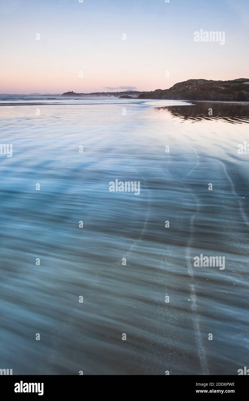 Black Rock Sands Beach at sunrise, near Porthmadog, North Wales Stock ...