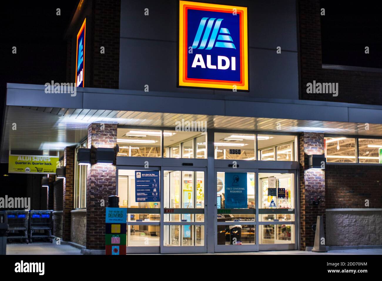 Augusta, Ga / USA 11 21 20 ALDI grocery store supermarket at night