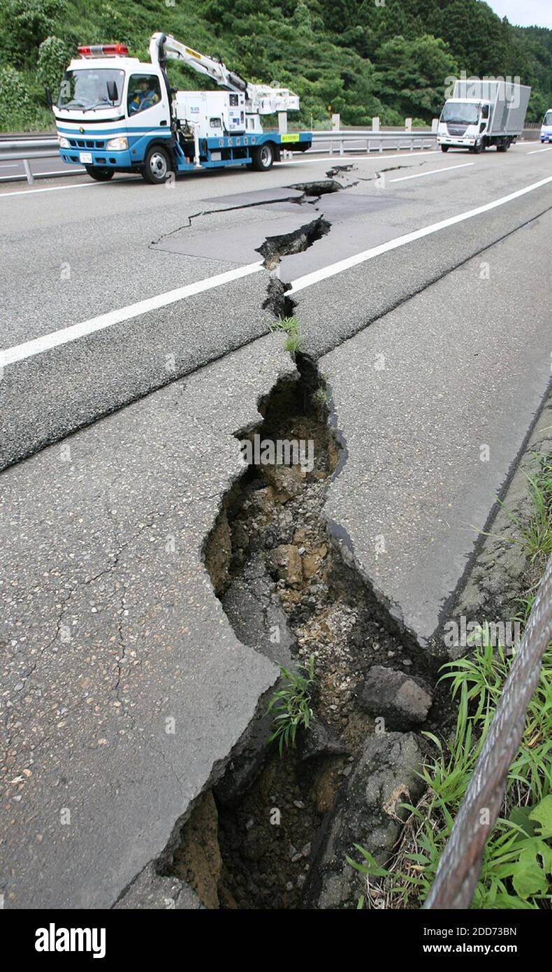NO FILM, NO VIDEO, NO TV, NO DOCUMENTARY - Traffic tries to skirt a large crack in the Hokuriku Expressway on Tuesday, July 17, 2007, in Niigata, Japan. An earthquake hit the the area on Monday morning. Photo by Yomiuri Shimbun/MCT/ABACAPRESS.COM Stock Photo