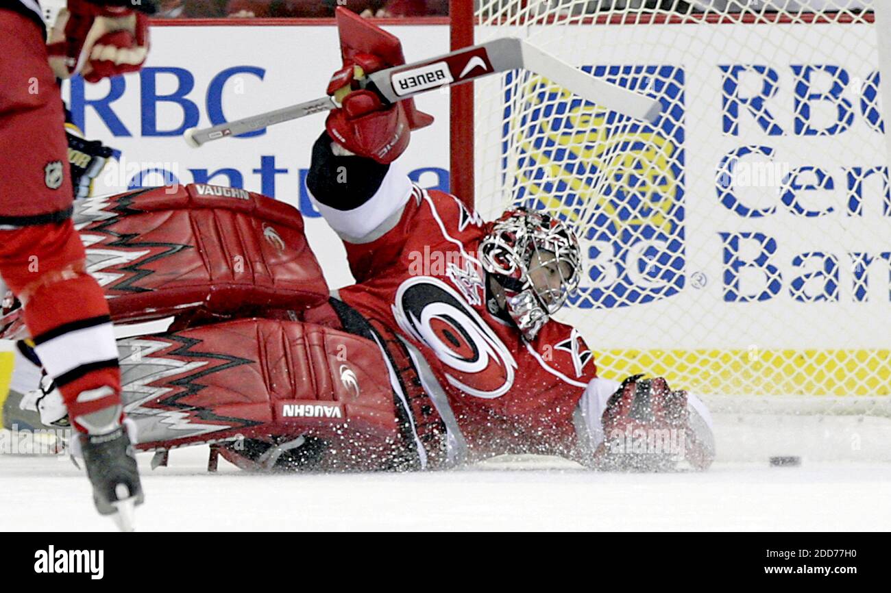 NO FILM, NO VIDEO, NO TV, NO DOCUMENTARY - Carolina Hurricanes goalie Cam Ward (30) watches as the puck from Atlanta Thrasher's Marian Hossa (18) slips by during first period action at the RBC Center in Raleigh, NC, USA on November 16, 2007. Photo by Chris Seward/Raleigh News & Observer/MCT/Cameleon/ABACAPRESS.COM Stock Photo