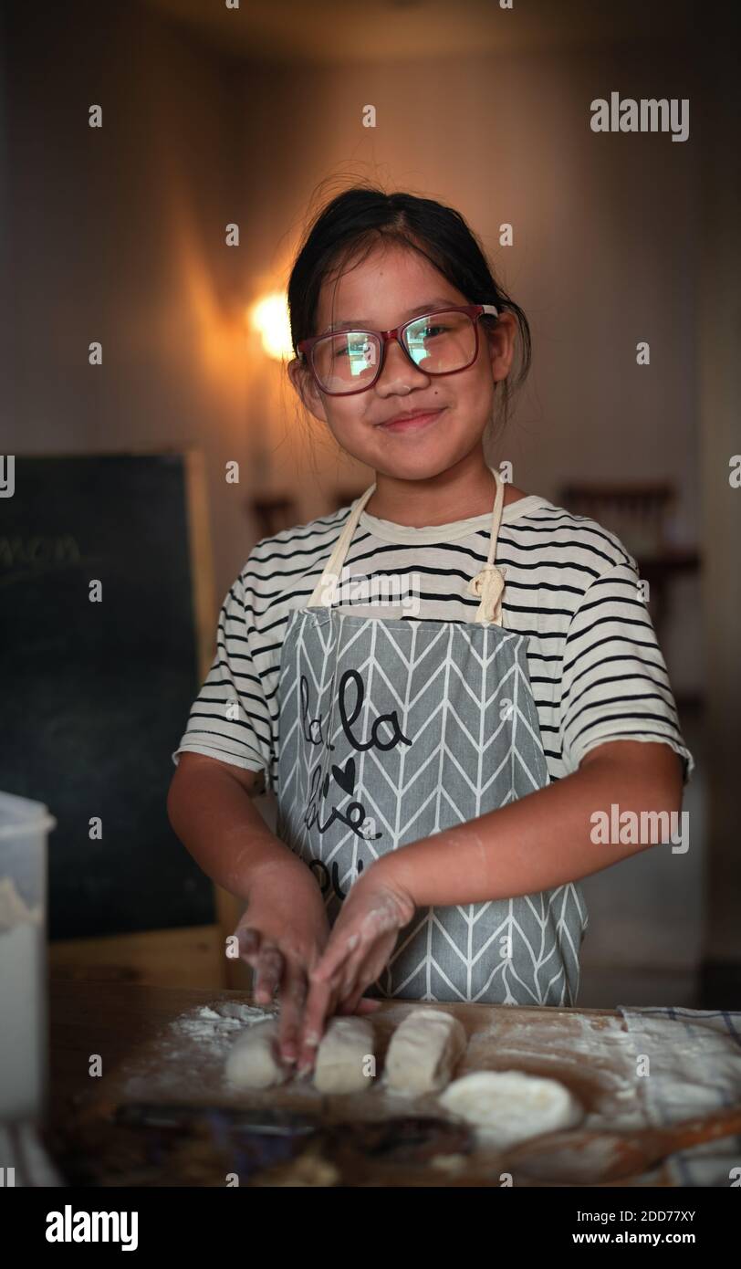 Pre teen girl smiling asian hi-res stock photography and images - Alamy